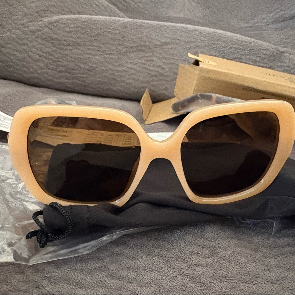 Cream Rectangular Sunglasses with Wooden Frame